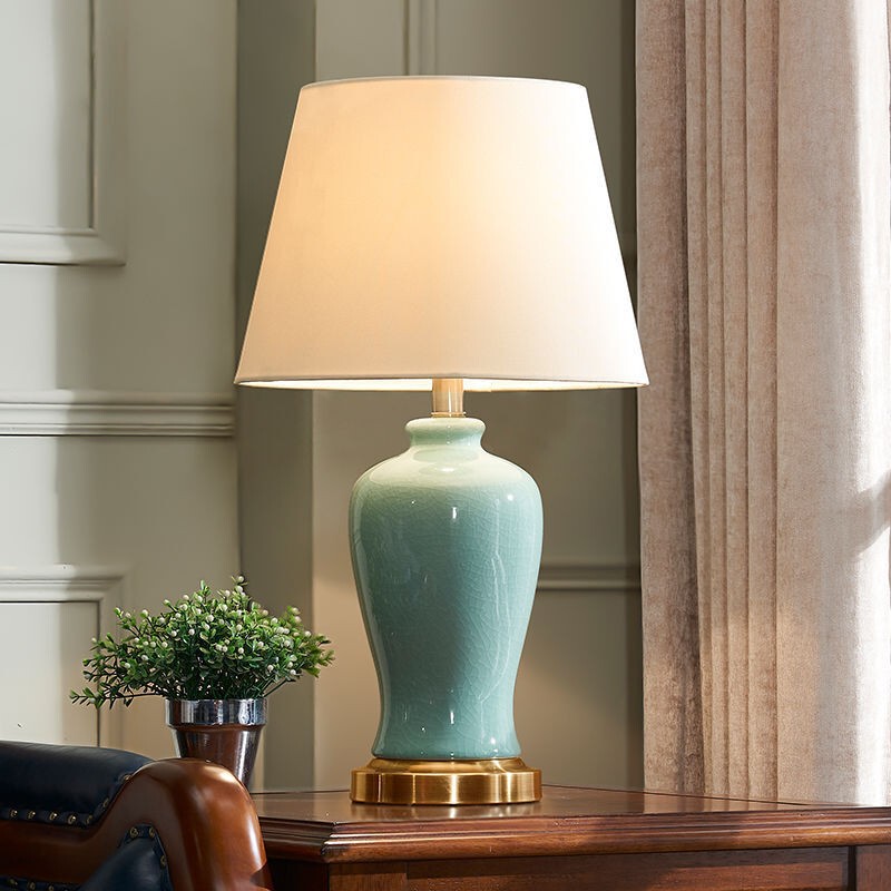 Light Luxury American-Style Ceramic Table Lamp, Bedroom Bedside Lamp, Warm and Creative, Simple and Modern, for Home Use in the Living Room, New Chinese-Style Desktop Lamp