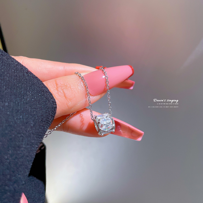 [Titanstahl] Mikro-Intarsien aus echtem Gold mit Volldiamanten, leichte Luxus-Halskette mit kleiner Taille für das neue Schlüsselbein von Frauen_voghion.com