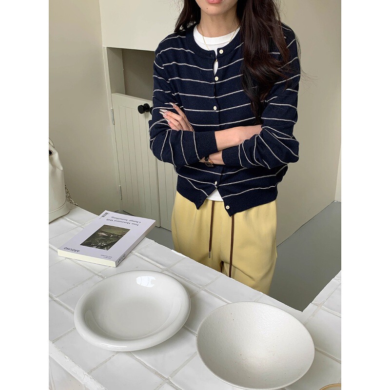 2025 Early Autumn New Fashionable High-Intelligence Contrasting Stripesd Elegant Knitted Cardigan