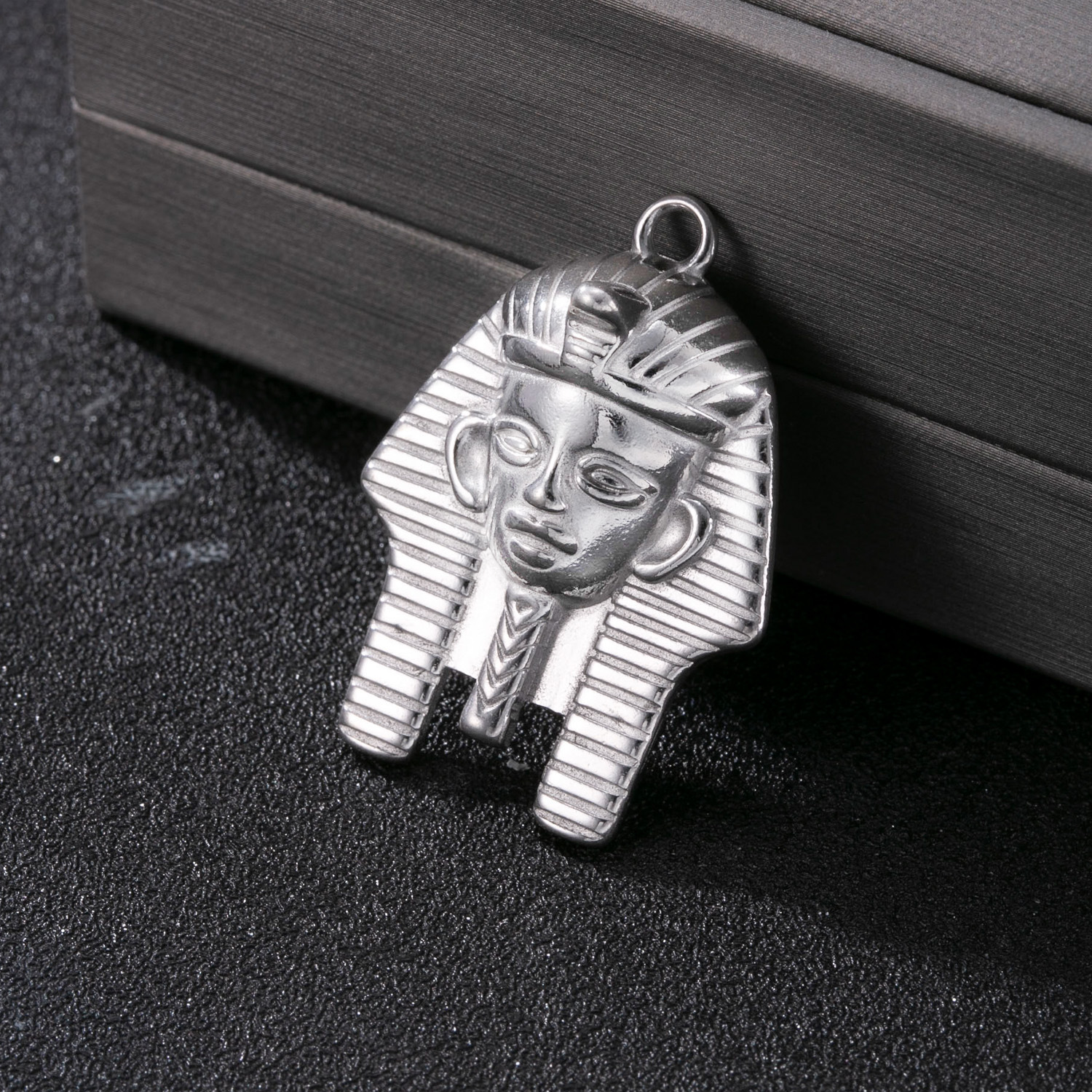 Colgante único Fuente transfronteriza Collar de acero inoxidable Faraón egipcio Colgante de acero de titanio Personalidad Hip Hop Diy Accesorios de joyería