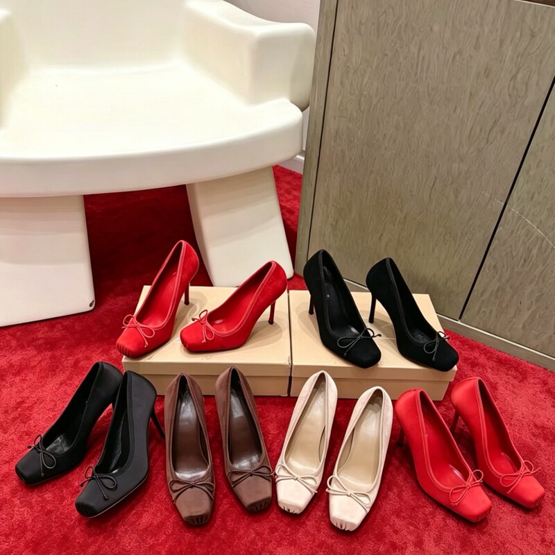 European and American style red-soled silk high-heeled shoes for women, stiletto heel, pig-nose ballet style, sexy wedding party and date shoes, retro single shoes European and American style red-soled silk high-heeled shoes for women, stiletto heel, pig-nose ballet style, sexy wedding party and date shoes, retro single shoes