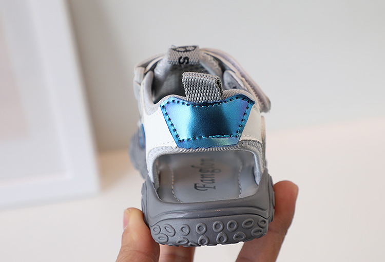 2023 Sommer Neue Kindersandalen, Baotou Anti-Kick-Strandschuhe mit weicher Sohle für Jungen, Ausgehöhlte Sportsandalen für Mädchen_voghion.com