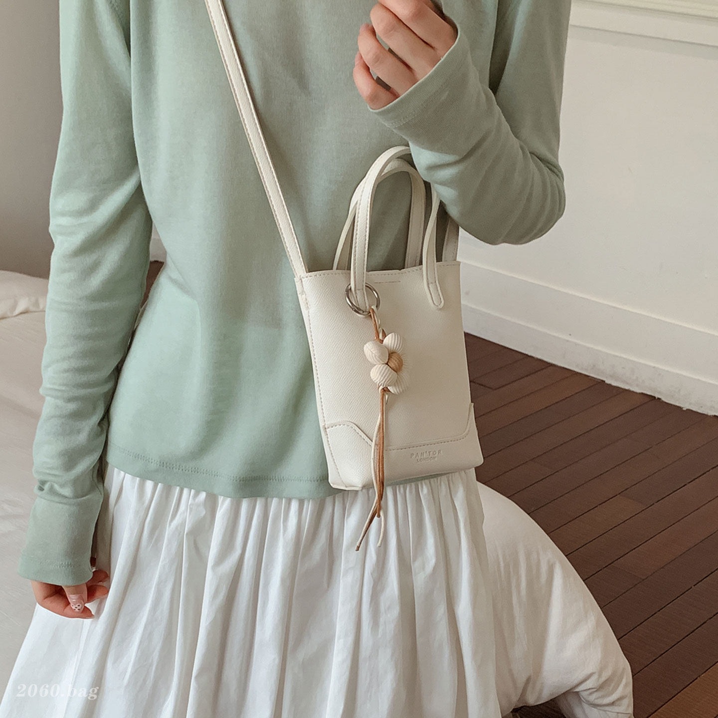 Nicho sensación bolso de moda bolso de mano simple mujer 2026 nuevo verano móvil inclinado universal popular hombro único