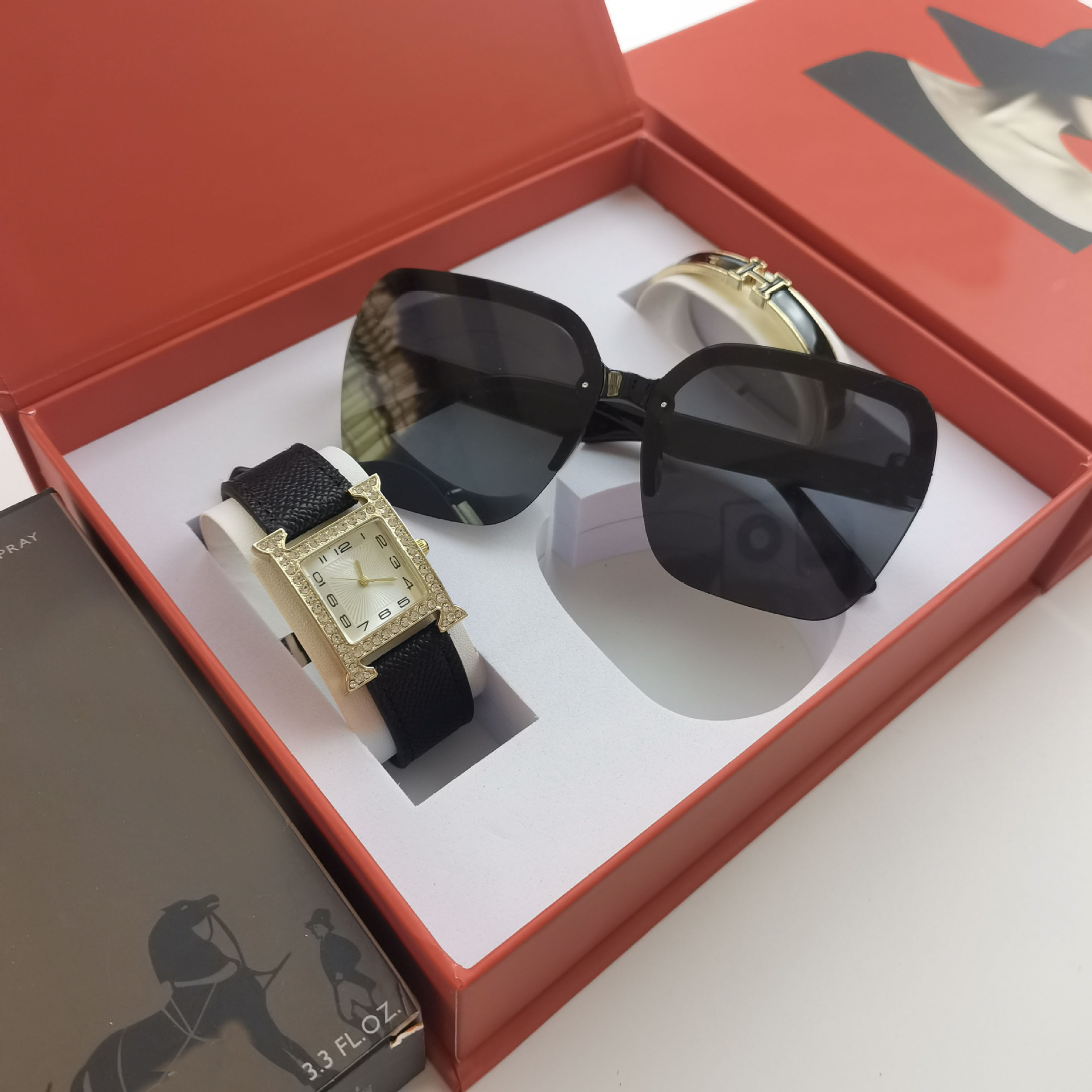 Glasses set h with diamonds gold black