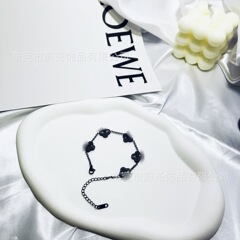 不掉色镭雕时尚9MM四叶花镭射批花锁骨链手链女18K金钛钢手链批发