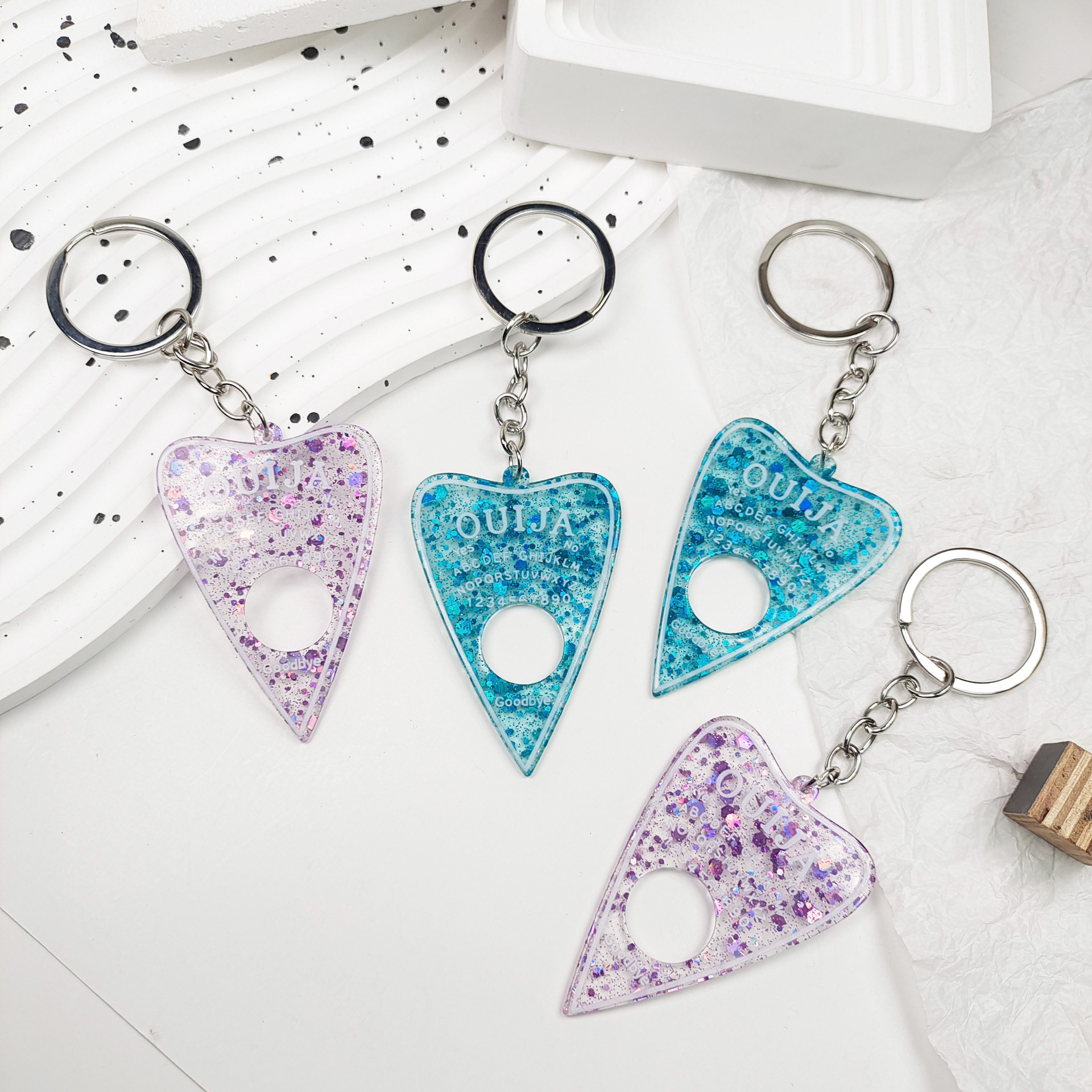 Dulce Letra Forma De Corazón Arílico Mujeres Llaveros display picture 2