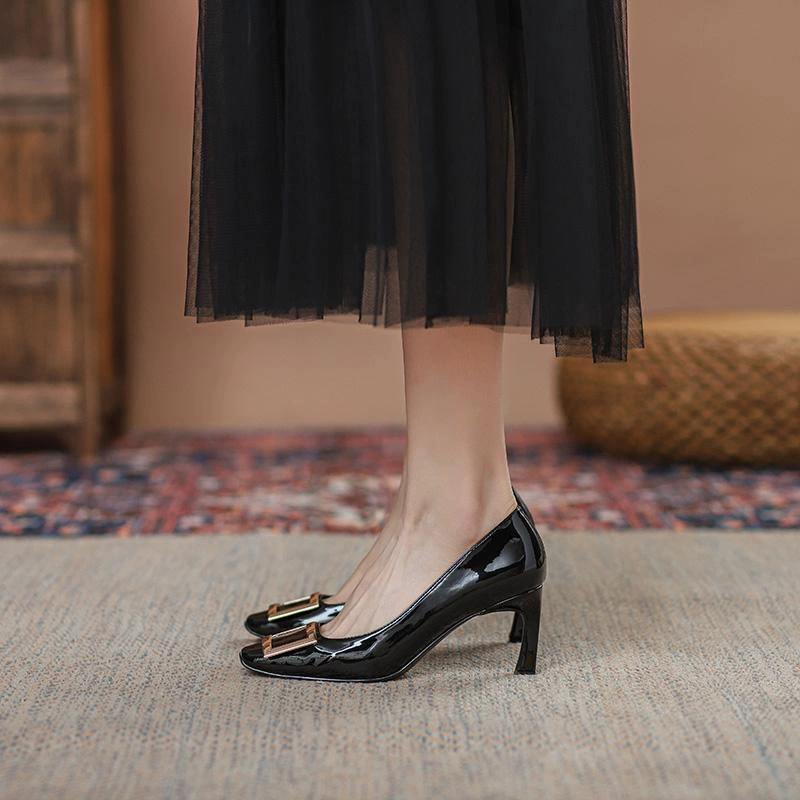 Женские туфли на плоской подошве с квадратной пряжкой, 2024, лакированная кожа, модная женская обувь для интернет-знаменитостей, новые французские туфли на высоком каблуке с квадратным носком, лакированная кожа