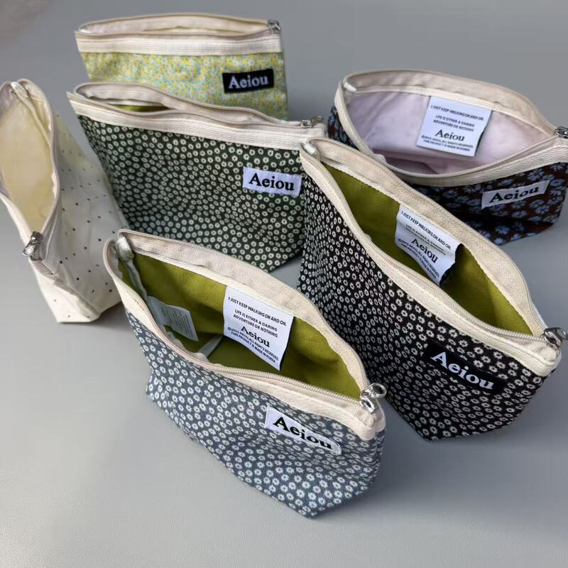 Korean niche designer canvas pencil case, plaid clutch bag, coin purse, portable makeup bag, storage bag, trendy Korean niche designer canvas pencil case, plaid clutch bag, coin purse, portable makeup bag, storage bag, trendy