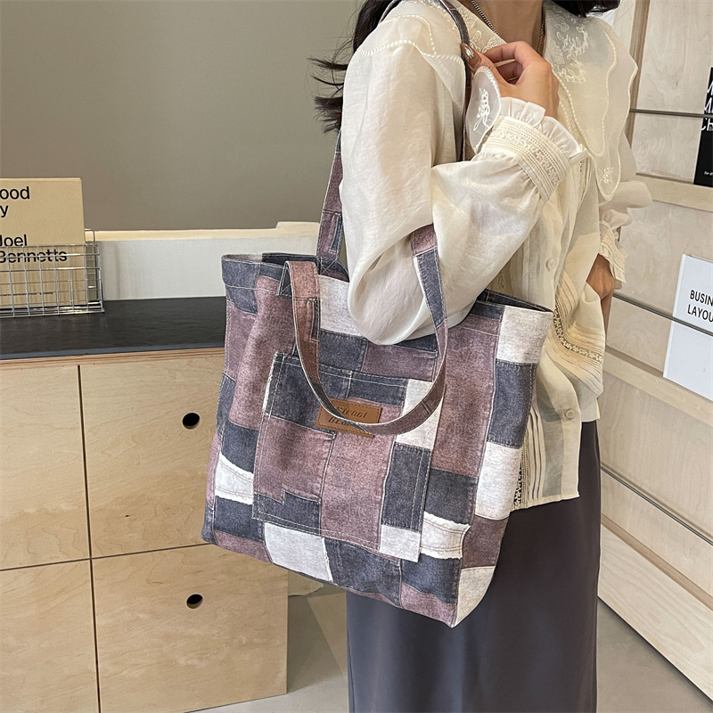 Bolso de mezclilla de gran capacidad para mujer 2024 nuevo bolso de hombro de color de contraste de moda bolso de viajero casual de todo fósforo de moda