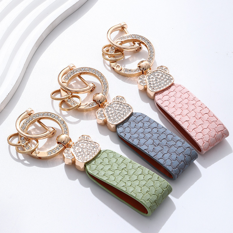 Creative Bear Luxury Keychain for Girls, Suitable for Cars, Electric Vehicles, and Home Keys, Leather Keychain with Metal Pendant Accessory