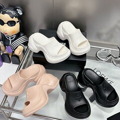 正しいバージョン! SMFKハイヒールの厚い底のスポーツのスリッパのスターの同じタイプのカジュアルな女性の靴の外は高くなって涼しくなります。