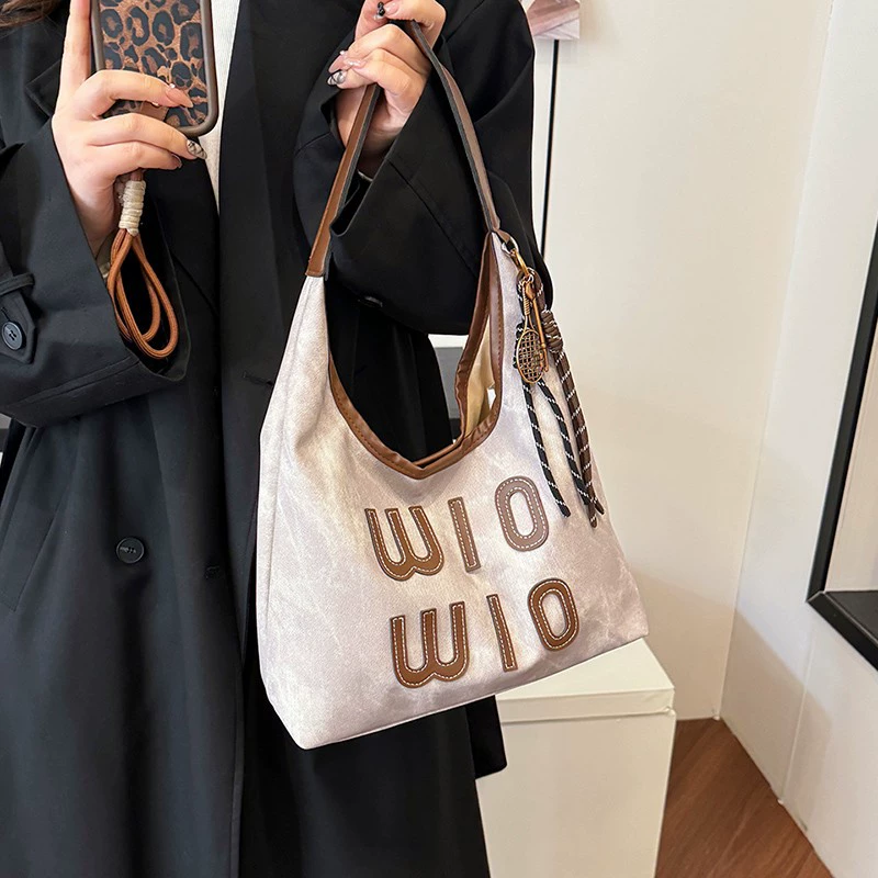 Universal retro capacious trend one-shoulder bag