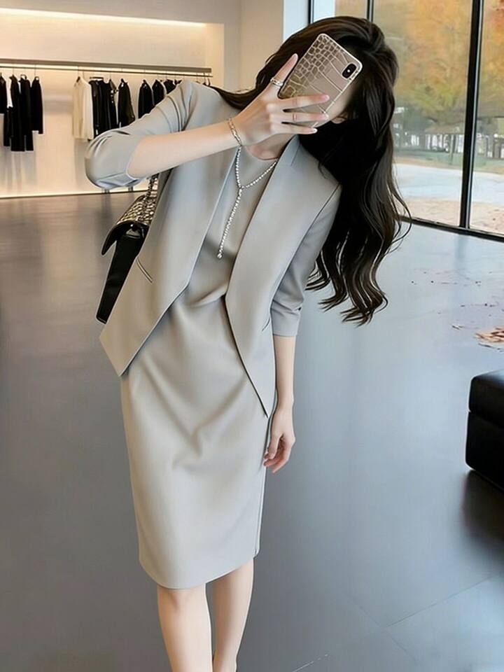 Bộ vest nữ cao cấp gồm áo vest và đầm liền thân hai mảnh, tay lửng, cổ vest, váy midi dáng đứng — Màu xám nhạt chi tiết 9