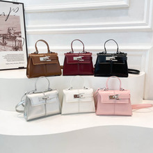 ���ΰ��P����������Ů��2025�¿��ϰ�ͨ����������İٴ�б���