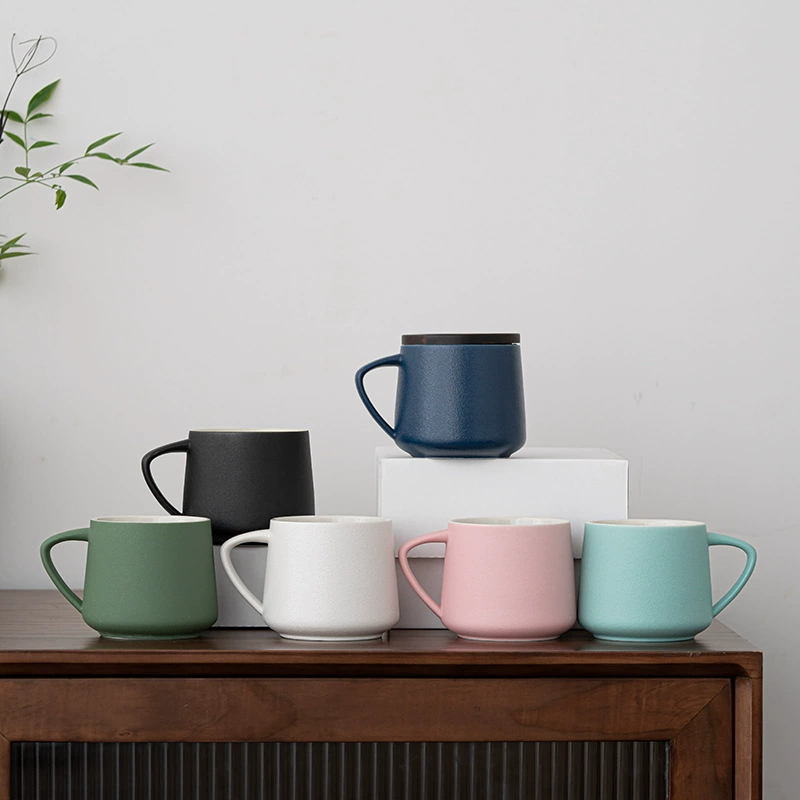 Чашка кофе в стиле пок. чашка для завтрака керамическая кружка с крышкой простой офисная большая емкость индивидуальная питьевая чашка подарочная коробка