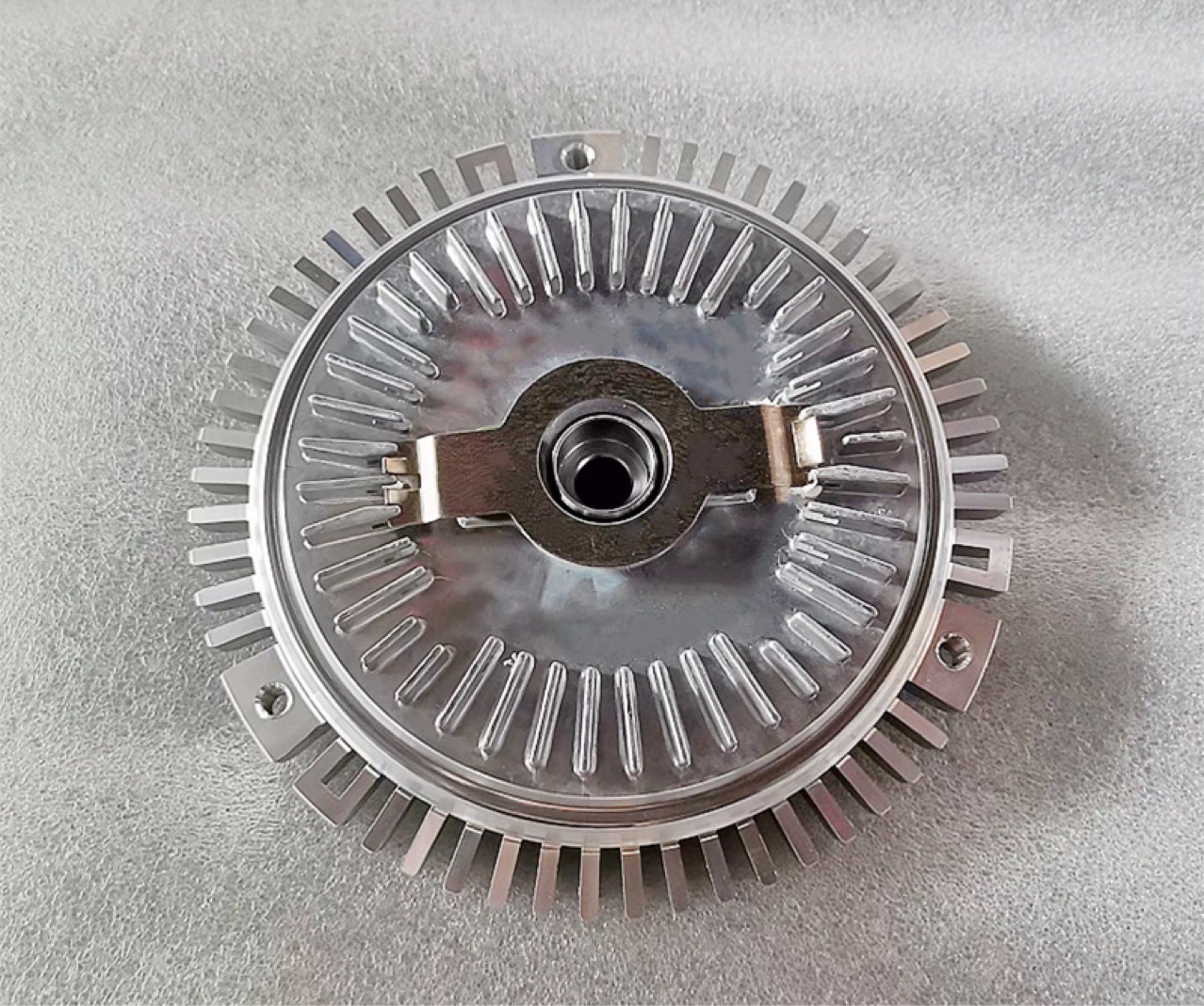 Fan coupler is suitable for Aiteng Yurester auto parts 665200022 fan clutch radiator