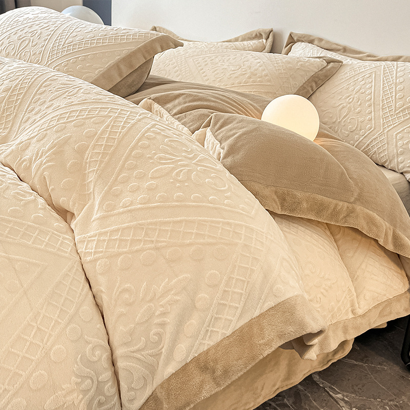 Leche de lujo ligero nuevo traje de cama de cuatro piezas engrosado más terciopelo coral sábana funda de edredón ropa de cama