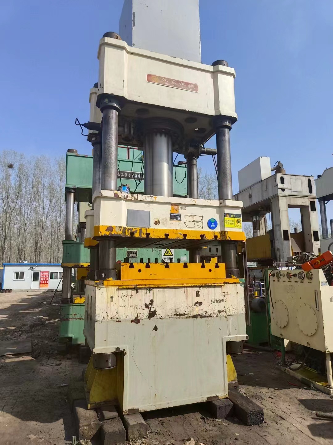 转让二手重庆江东YJ27-500四柱液压机二手重庆江东液压机