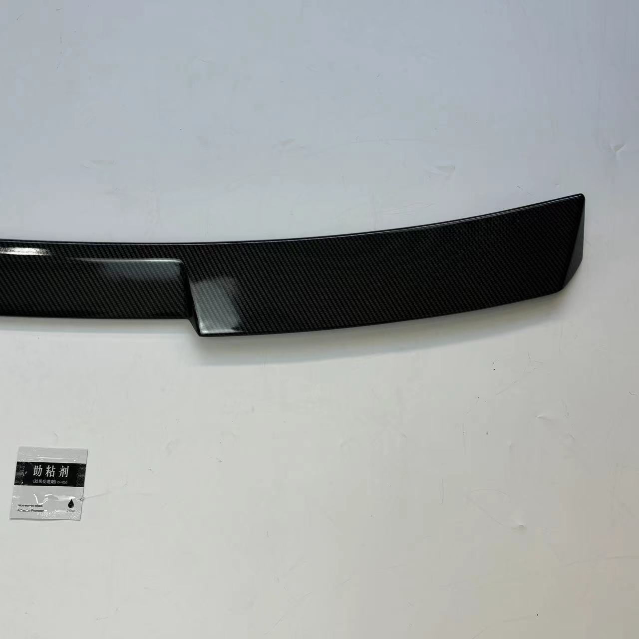 Suitable for Bmw 3 Series G20G28 Blade Top Wing Fixed Wing Spoiler Bright Black Carbon Fiber Pattern Color