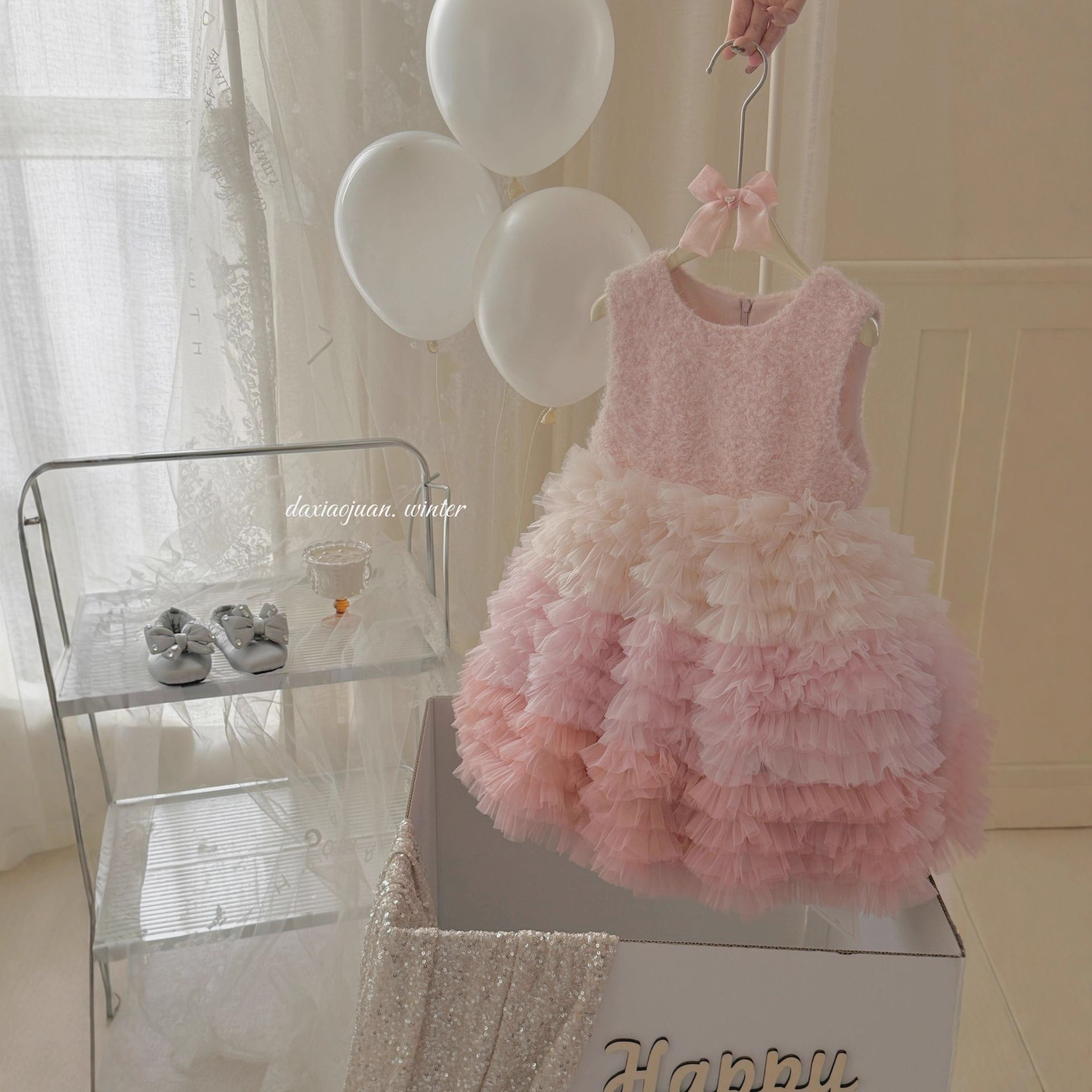 Girls' Dress with Large and Small Roll Sleeves, Winter Christmas New Style, Heavy Craft Sleeveless, Fleece-Lined, Sweet Gradient Cake Princess Dress