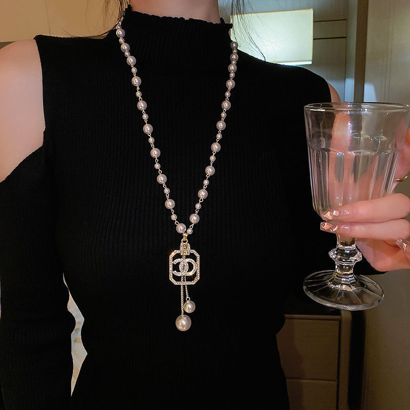 Autumn and winter Versatile Necklace have more cash than can be accounted for Small fragrant wind Pearl Lanyards senior tassels Pendant Pendant Decorative chain