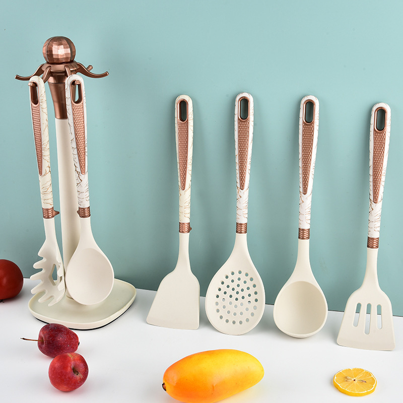 Utensilios de cocina de silicona antiadherentes Juego de siete piezas Estante de almacenamiento Juego de cocina para el hogar Juego de cocina con espátula Cuchara de sopa Juego de cocina con patrón de diamante