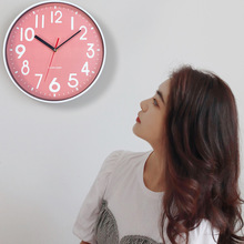 10���ӱ�������Լʱ�ӹ�ǽ����ʱ�йұ��ɰ���ɫ�ִ������������