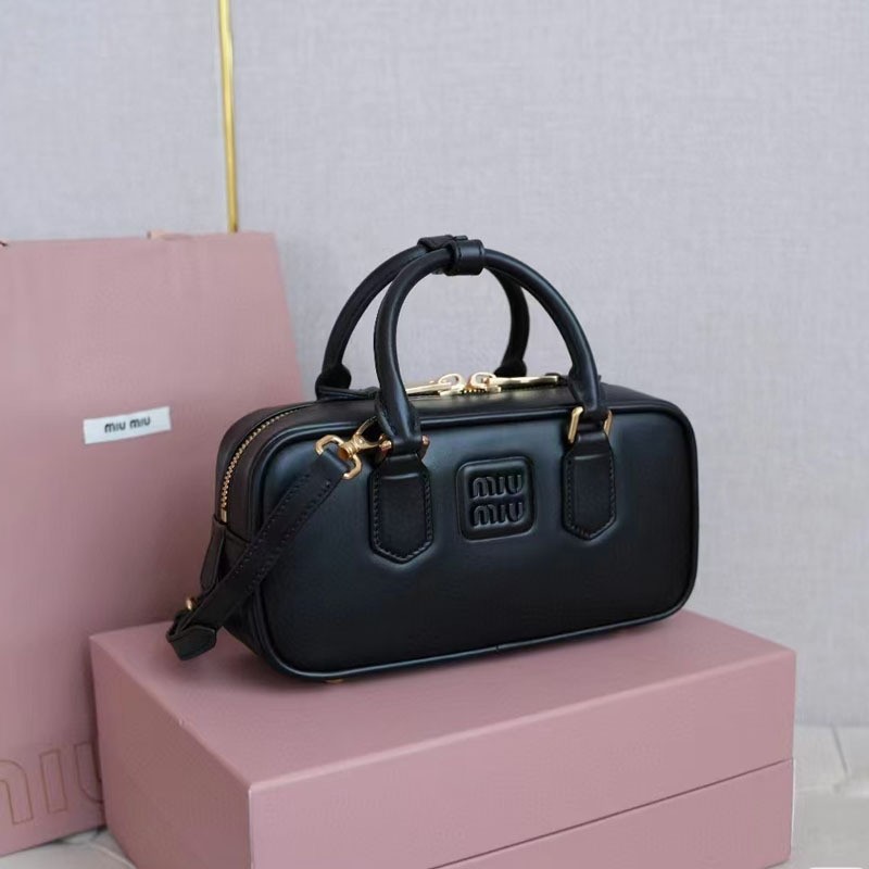 2025 nuevo estilo miu casa boliche bolso femenino moda tendencia pequeño cuadrado bolso Boston bolso de mensajero portátil de un solo hombro