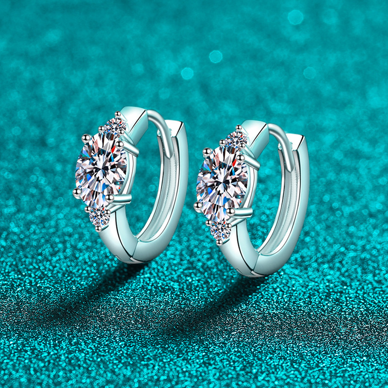 D Color Moissanite Xindeyi S925 Pure Silver Moissanite Oval Exquisite Niche Design High-End Stud Earrings_voghion.com