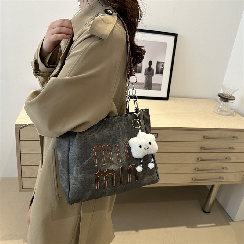 Bolso de otoño de mujer de gran capacidad de transporte 2024 nuevo bolso de hombro de moda nicho de alto nivel bolso de brazo