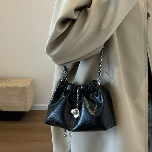 2024 new bags for women, niche light luxury pleated cloud bag, chain crossbody bag, fashionable and versatile shoulder bucket bag