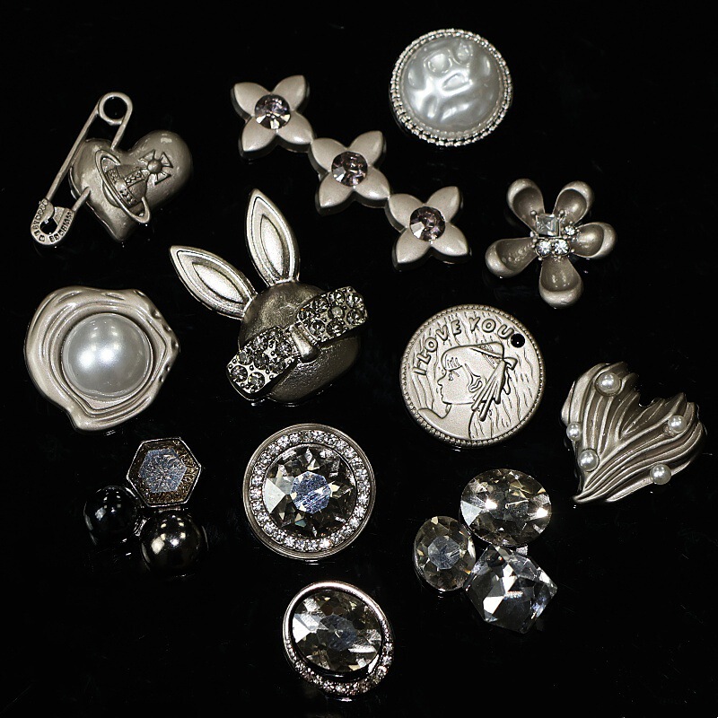 Rabbit Series Clogs with Decorative Metal Shoe Charms, Cross Crocs Metal Buckle