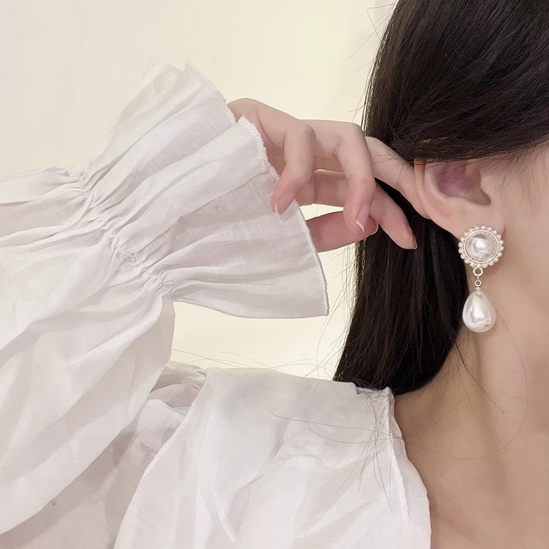 S925 aguja de plata elegante pendientes de nicho femenino diseño de gama alta pendientes populares pendientes de perlas pendientes únicos al por mayor