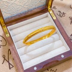 宮廷の復古風の軽豪華な線引きの紋様の点のドリルの蝶のカードは腕輪の重工業の高級感の大衆の設計を掛けて糸を引きます。