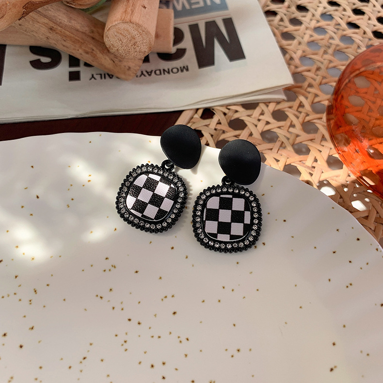 Retro Geometric Stitching Checkerboard Leopard Pattern Earrings Wholesale Jewelry Nihaojewelry display picture 4