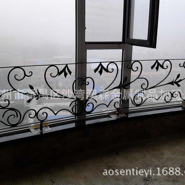 广州直供铁艺窗户栏杆阳台铁艺防护栏热镀锌欧式户外铁艺防护栏杆