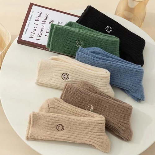 Autumn and winter new wool socks for men and women, Korean version, hot stamping, smiley face embroidery, mid-calf pure cotton socks, ins, versatile and warm