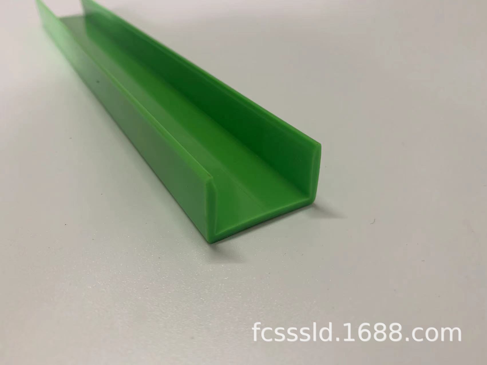 专业定 制TPE，PVC塑料汽车密封条 挤出塑料边条货架