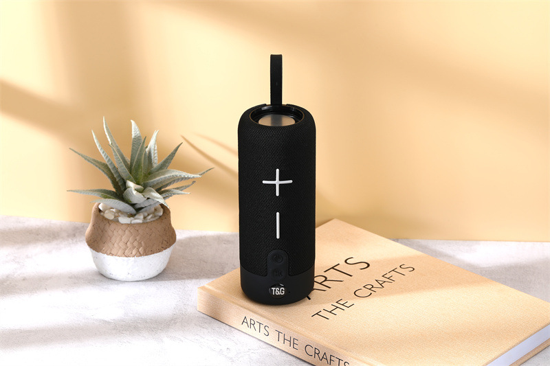 Nuevo TG619 altavoz Bluetooth inalámbrico portátil al aire libre tarjeta de enchufe portátil radio FM TWS couplet regalo creativo