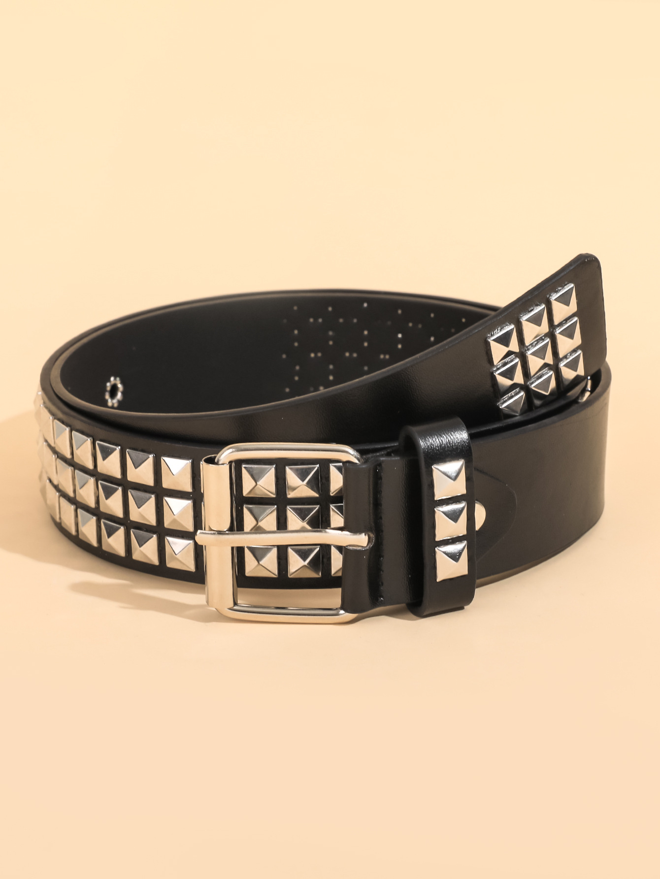 Neuer Gürtel, Nietengürtel, modischer und vielseitiger Bullet-Gürtel im Punk-Stil, trendiger neuer Hosengürtel mit personalisierter Dekoration für Damen, trendig_voghion.com