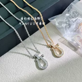 厂家直销对版满钻马蹄扣项链女镀18k轻奢小众设计高级感锁骨链