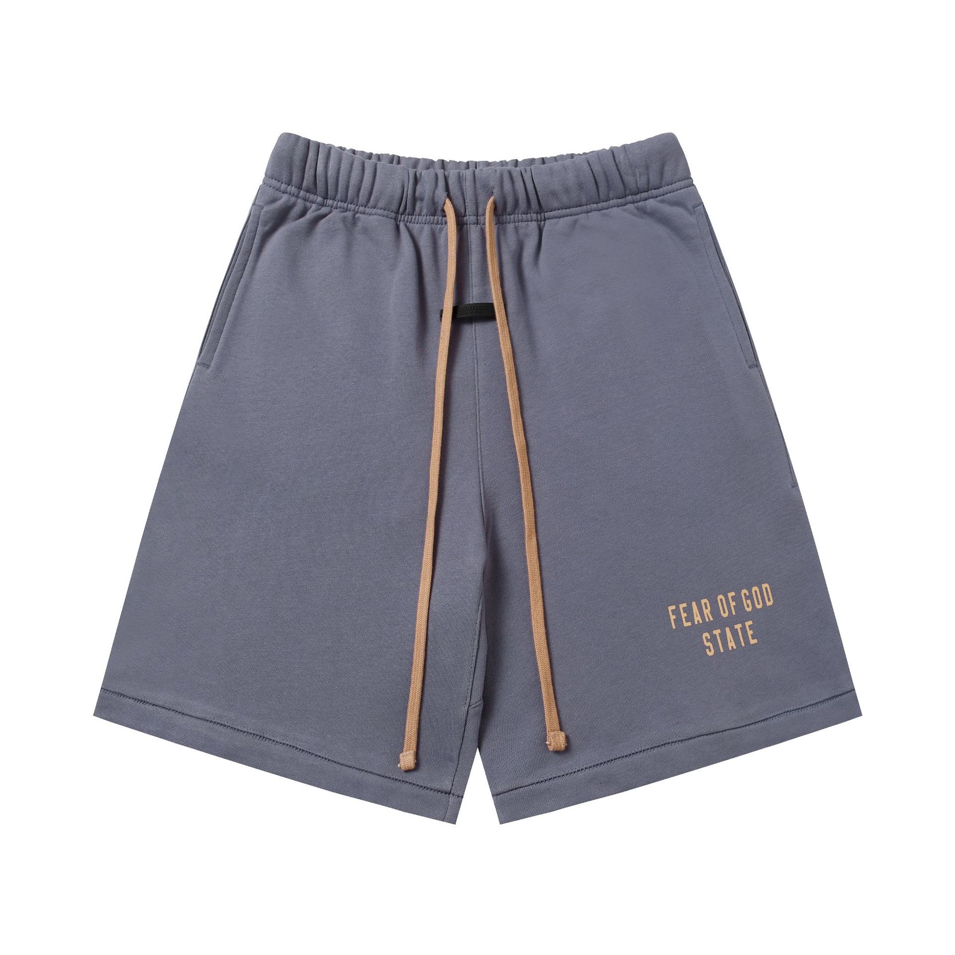 Una pieza de la marca de moda FOG de doble línea ESSENTIALS letra con lema impreso camiseta de manga corta para hombres y mujeres media manga en la calle