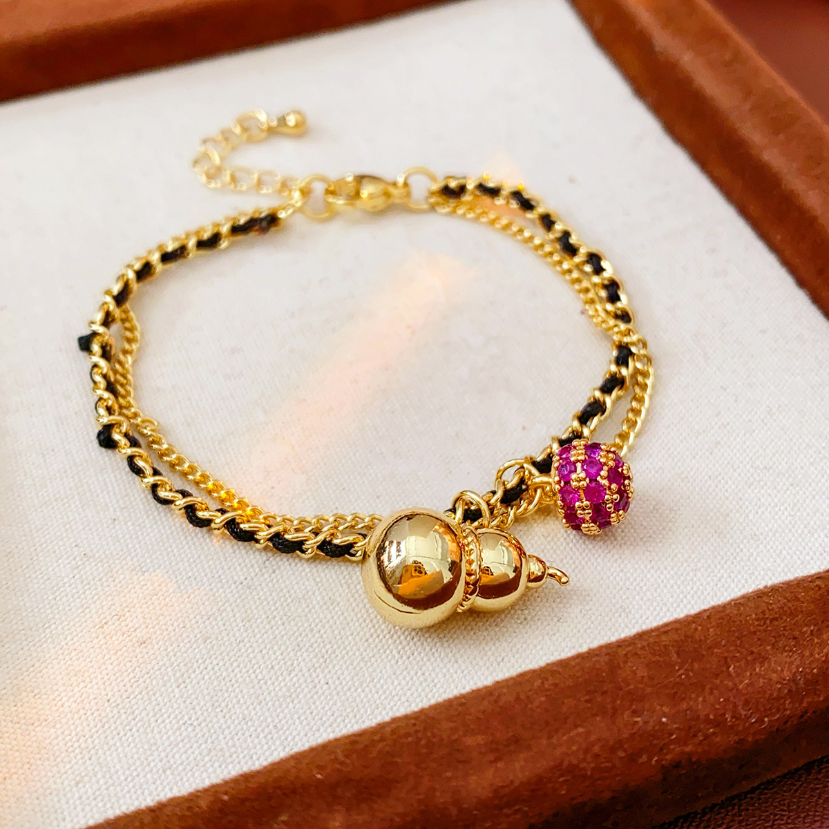 Pulsera de granate de ojo de tigre de cristal natural, nueva pulsera de todo fósforo de estilo nacional de estilo chino, joyería de novia de alta gama de lujo ligero