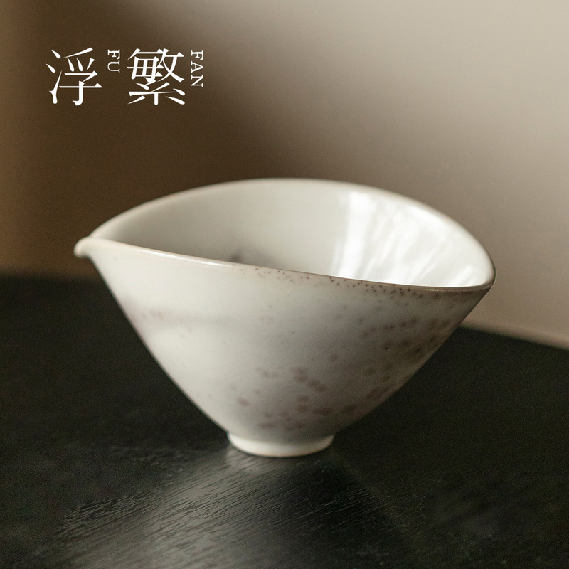 Exquisite White Shino Ware Kiln-Transformed Fair Cup, Niche High-End Japanese Pottery Tea Vessel, Creative Handmade Tea Divider, Tea Set Exquisite White Shino Ware Kiln-Transformed Fair Cup, Niche High-End Japanese Pottery Tea Vessel, Creative Handmade Tea Divider, Tea Set