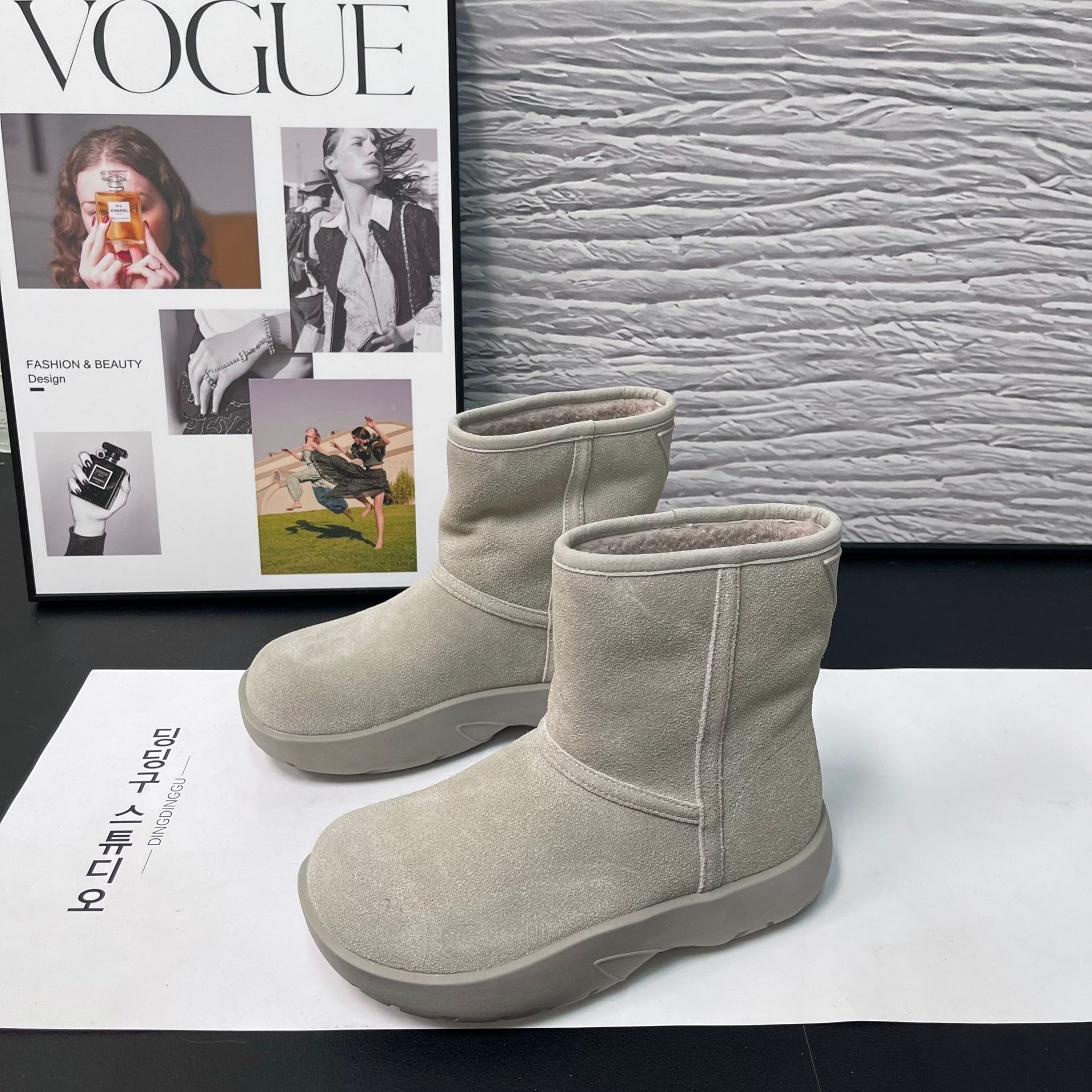 2025 겨울 신상 두꺼운 밑창 중간 길이 스노우 부츠 여성용 플러스 벨벳 두꺼운 보온 부츠 양가죽 모피 일체형 면화 신발 여성용