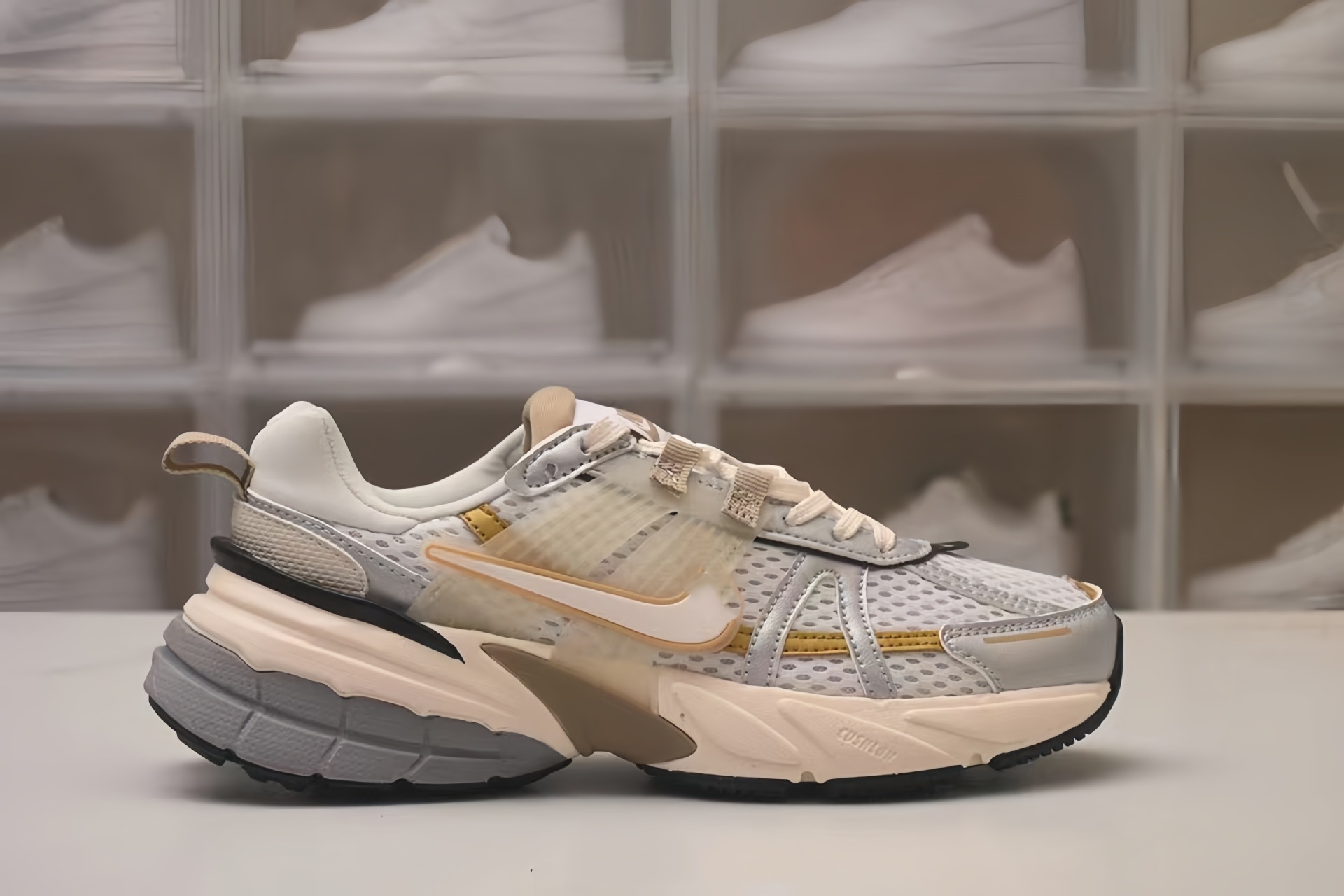 V2K 런 - 그레이 브라운