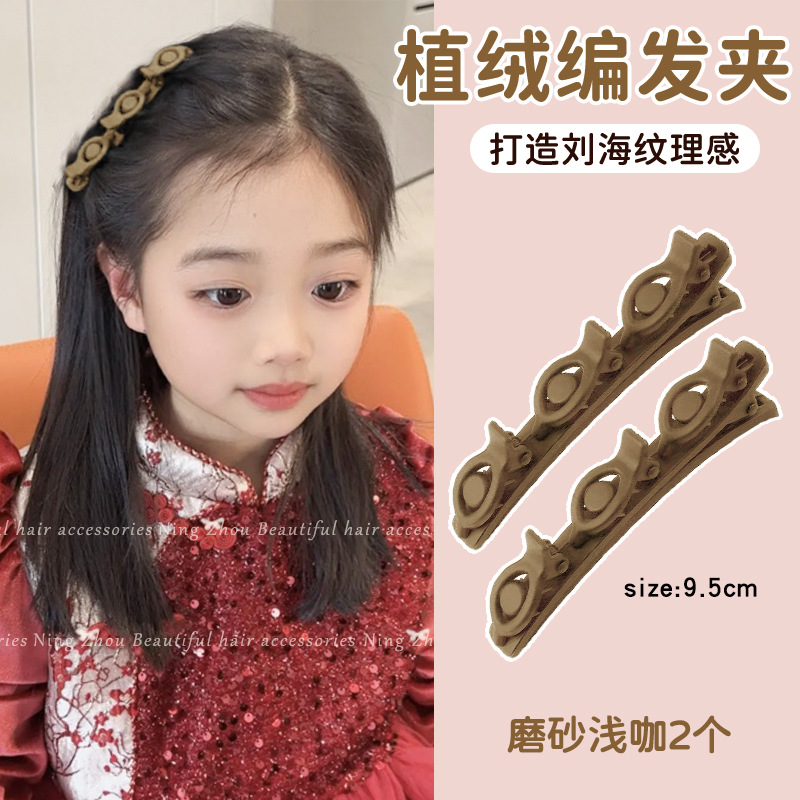 Niños de Año Nuevo acabado de cabello roto artefacto de otoño y invierno flocado rojo amor trenzado clip de cabello para mujeres flanqueado clip