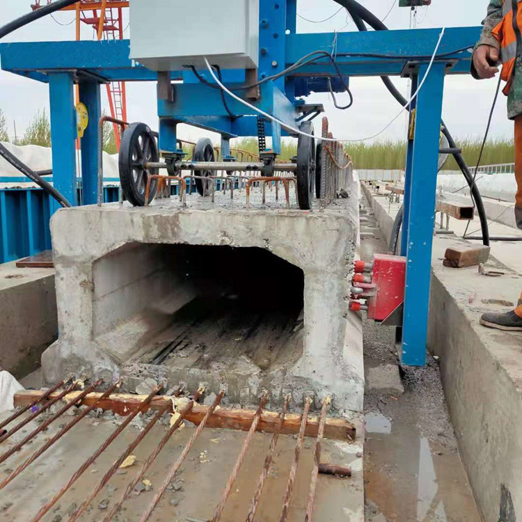 云浮现浇混凝土结构凿毛车  隧道矮边墙专用凿毛机技术指导