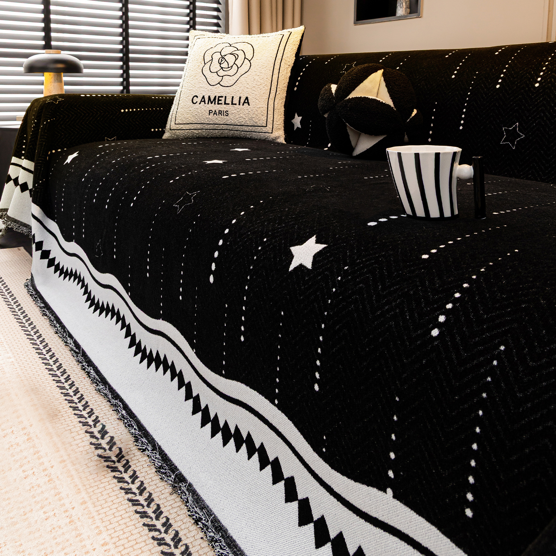 Sofá cubierta de alta sensación 2025 nuevo anti-gato atrapar tres asientos una toalla de sofá antideslizante de princesa una almohadilla de cobertura completa