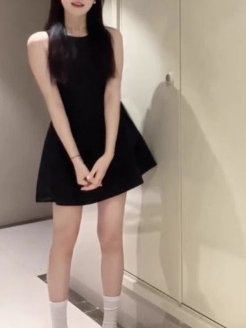 纯欲辣妹黑色连衣裙短款赫本风无袖桔梗小黑裙2025新款夏季裙子女|undefined